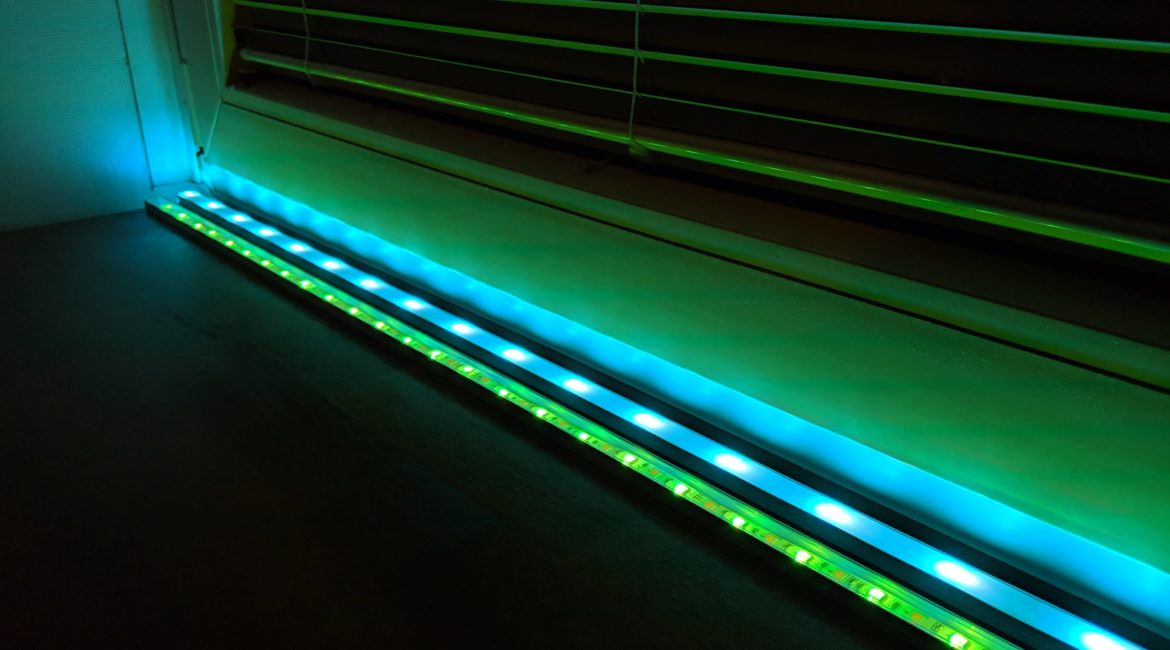 Passende Aluminium Profile für Philips Hue Lightstrips - SO-Tech PH1 Update 30.01.2022 // Aluminium Profile für Philips Hue Lightstrips ermöglichen eine feste und gute Installation der LED-Bänder und bieten zudem einen guten Schutz. Ein großer Vorteil ist außerdem, dass durch ein Milchglas das Licht diffus gestreut wird und man so eine schönere, indirekte Beleuchtung erhält, ohne dass man auch bei direktem Blickkontakt geblendet wird oder die einzelnen LED-Leuchtpunkte sieht.