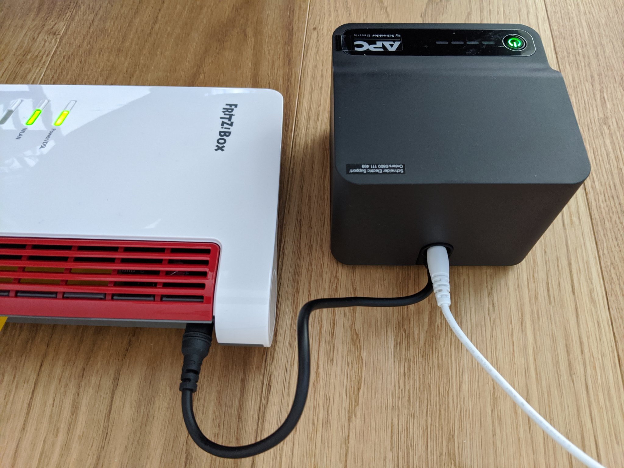 Netzwerk und Smart Home mit einer Router USV von APC gegen Stromausfall absichern Technik